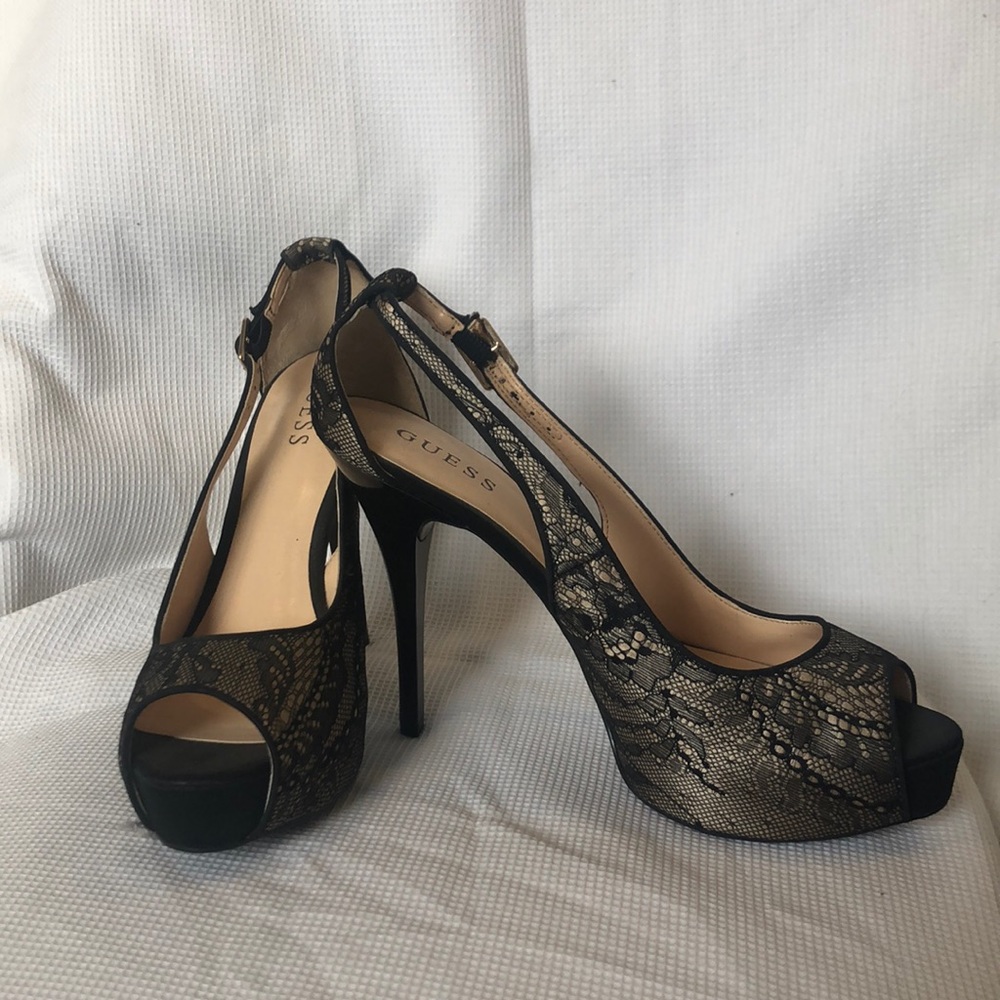 Guess black lace/nude pumps